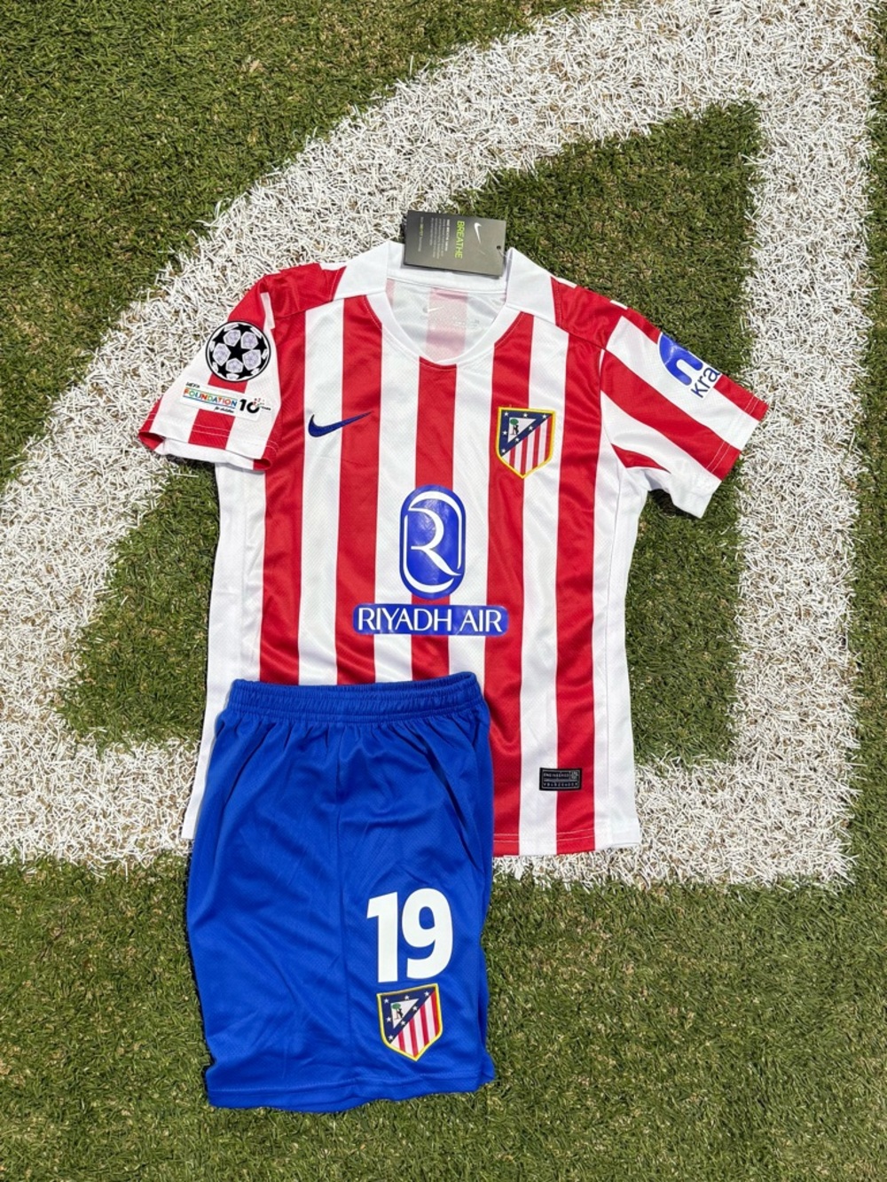 Atlético de Madrid Nike Kids' Red White Striped Soccer Jersey J Alvarez 19